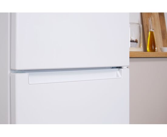  Холодильник Indesit ES 18 A белый 